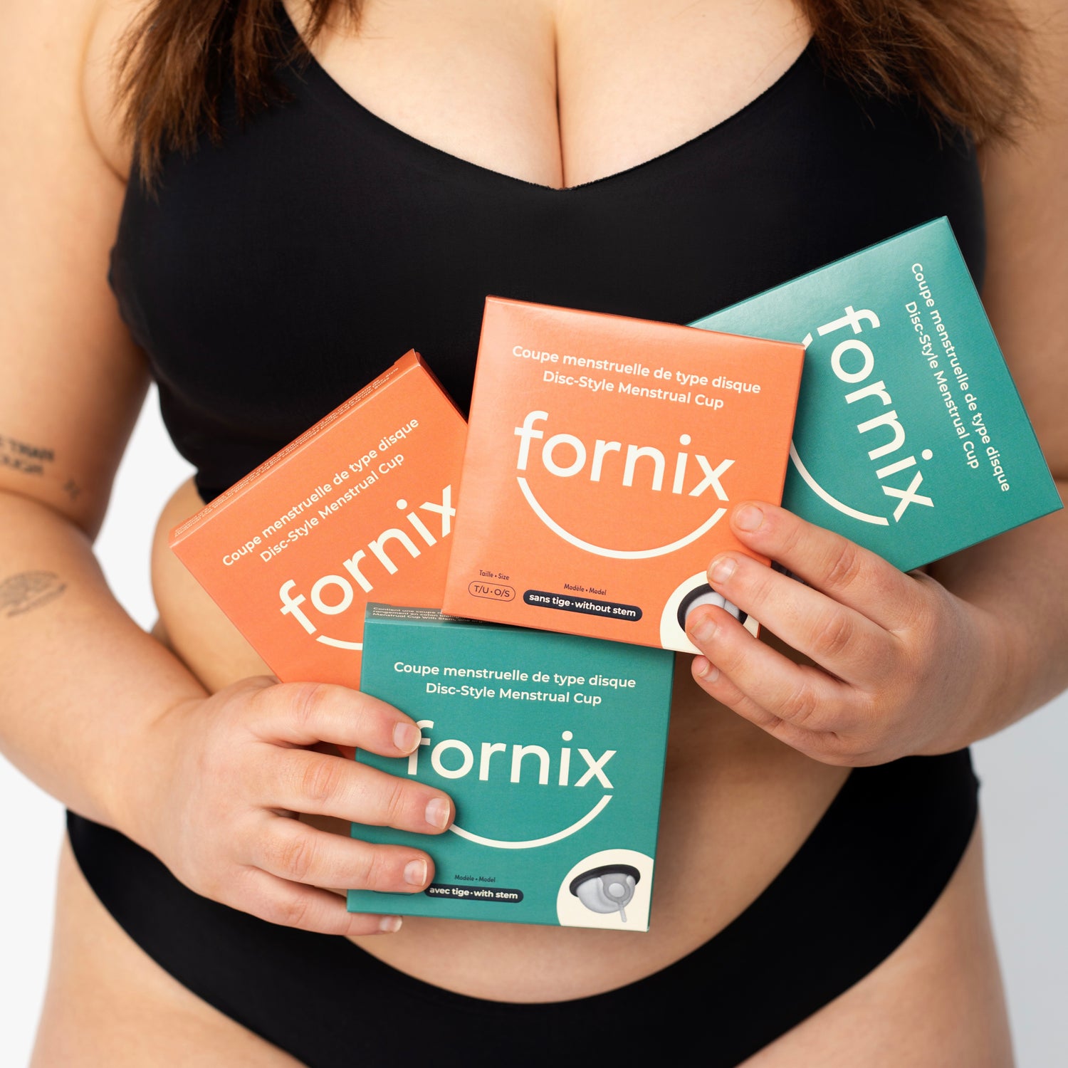 Coupe menstruelle réutilisable de type disque Fornix disponible avec tige et sans tige